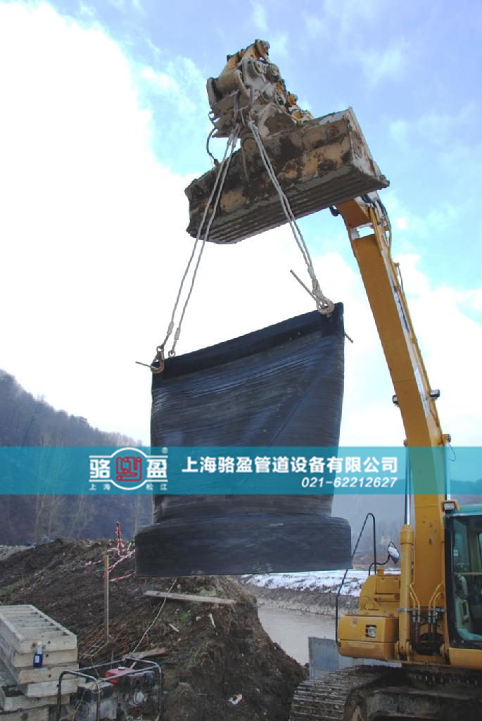 大口徑橡膠卡箍式<a href=http://www.nvyknf.com/ target=_blank class=infotextkey><a href=http://www.nvyknf.com target=_blank class=infotextkey>鴨嘴閥</a></a>安裝圖